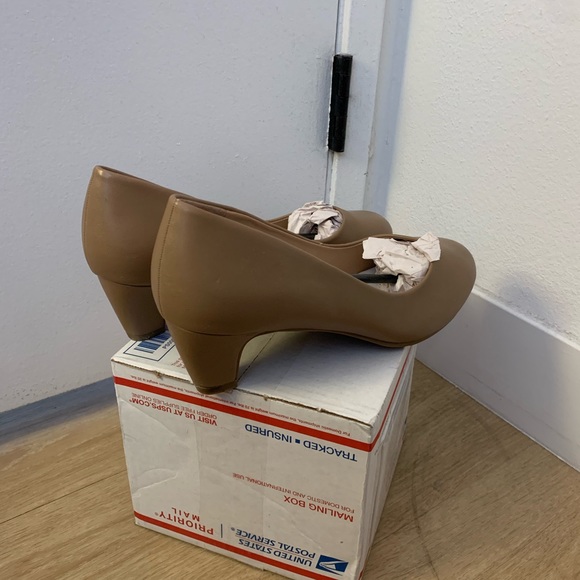 Journee Collection Luu Round Toe Low Heel Dress Pump in  Chestnut Brown NWOB - Picture 8 of 12